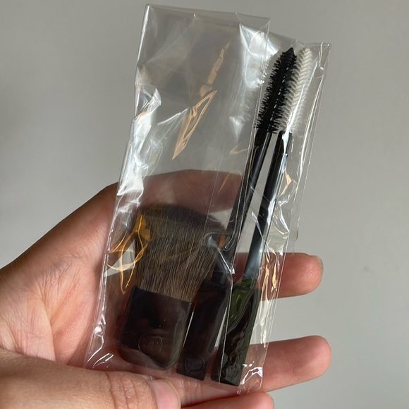 Chanel Travel Makeup Brushes nwt - Picture 2 of 3